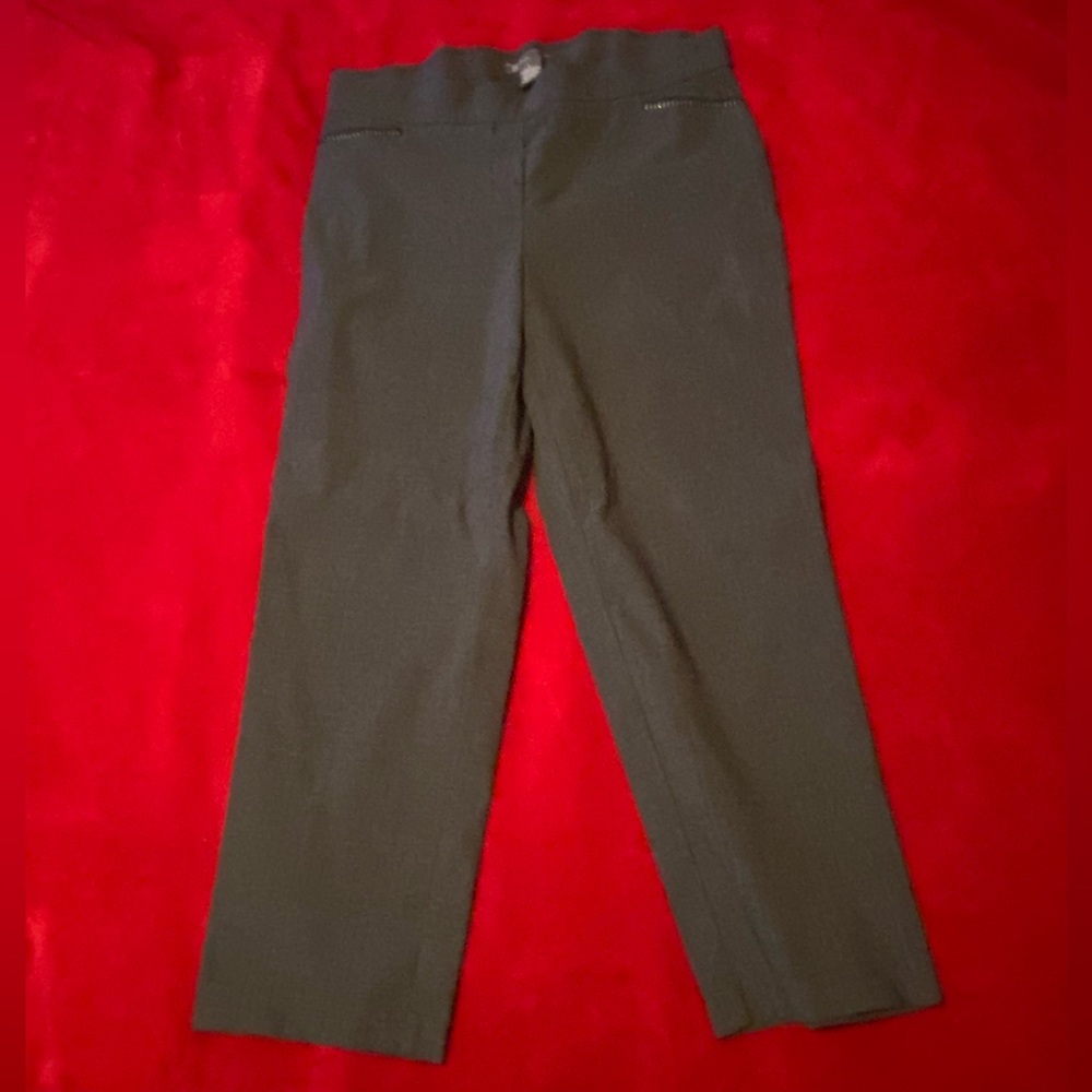 89th & Madison pants. Front studded pockets. Back faux pockets. Women’s: Size: L